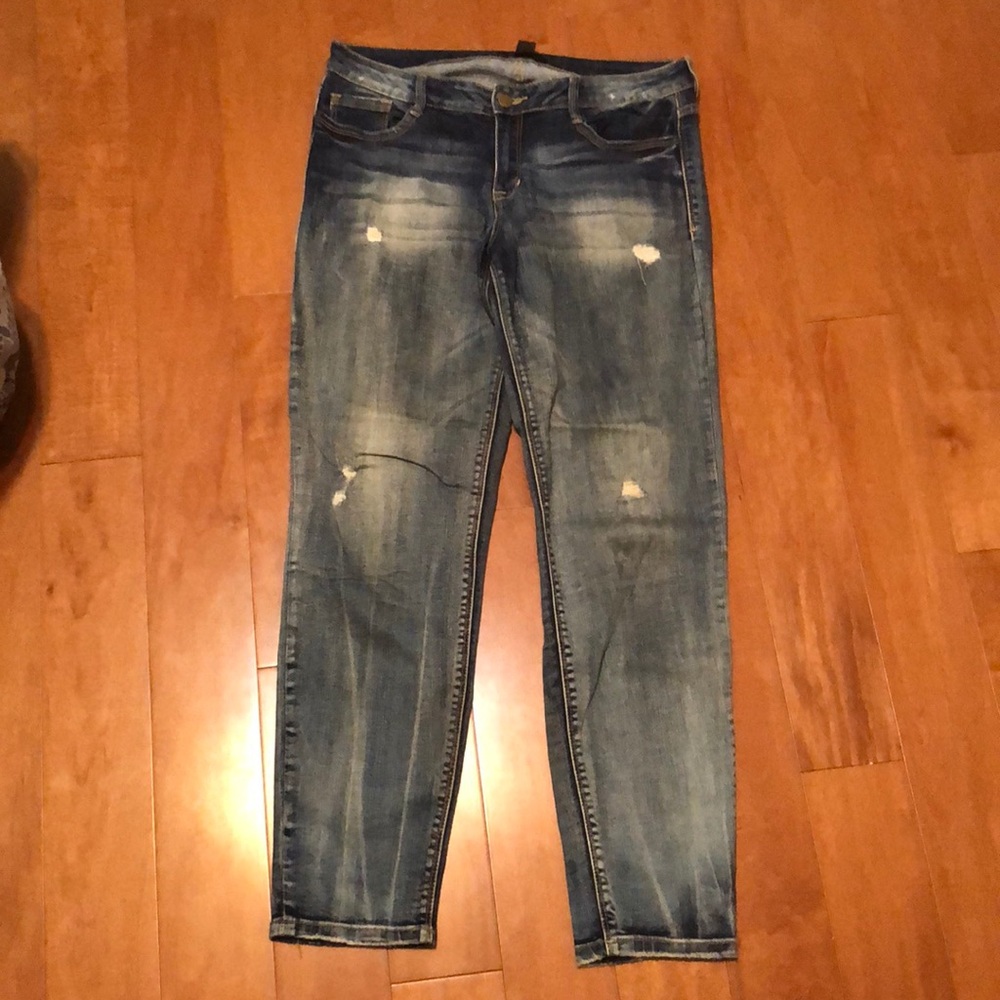 Distressed skinny jeans